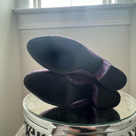 NWOT! These 1901 boots are a showstopper with this print and a size  7.5. - Picture 6 of 6